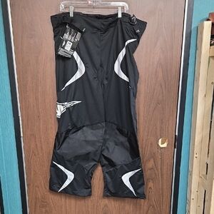 Mission Size M Black Lightweight RH Axiom A3 Inline Hockey Pant